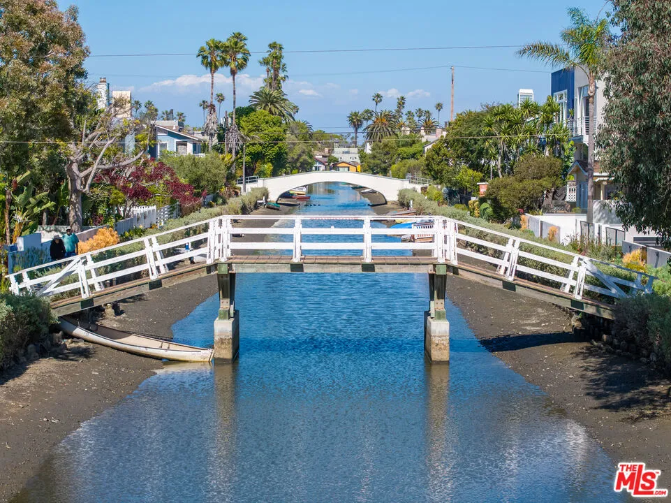 410 Linnie Canal Venice, CA 90291