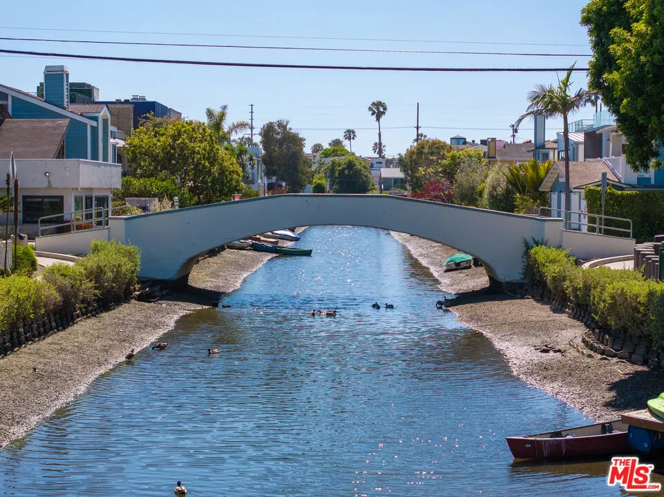 410 Linnie Canal Venice, CA 90291