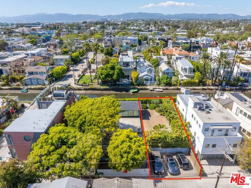 410 Linnie Canal Venice, CA 90291