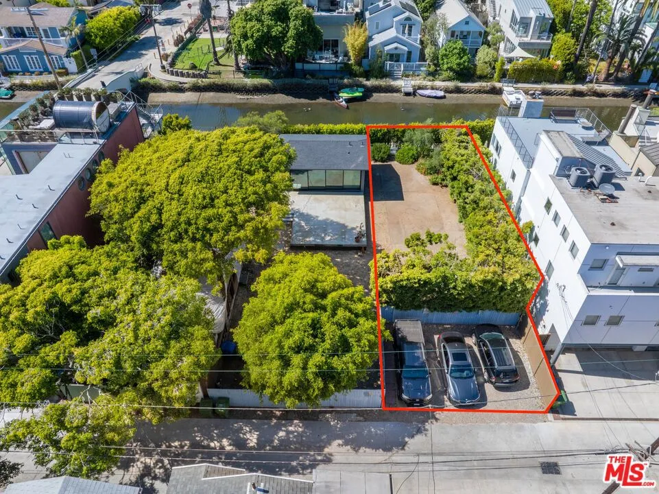 410 Linnie Canal Venice, CA 90291