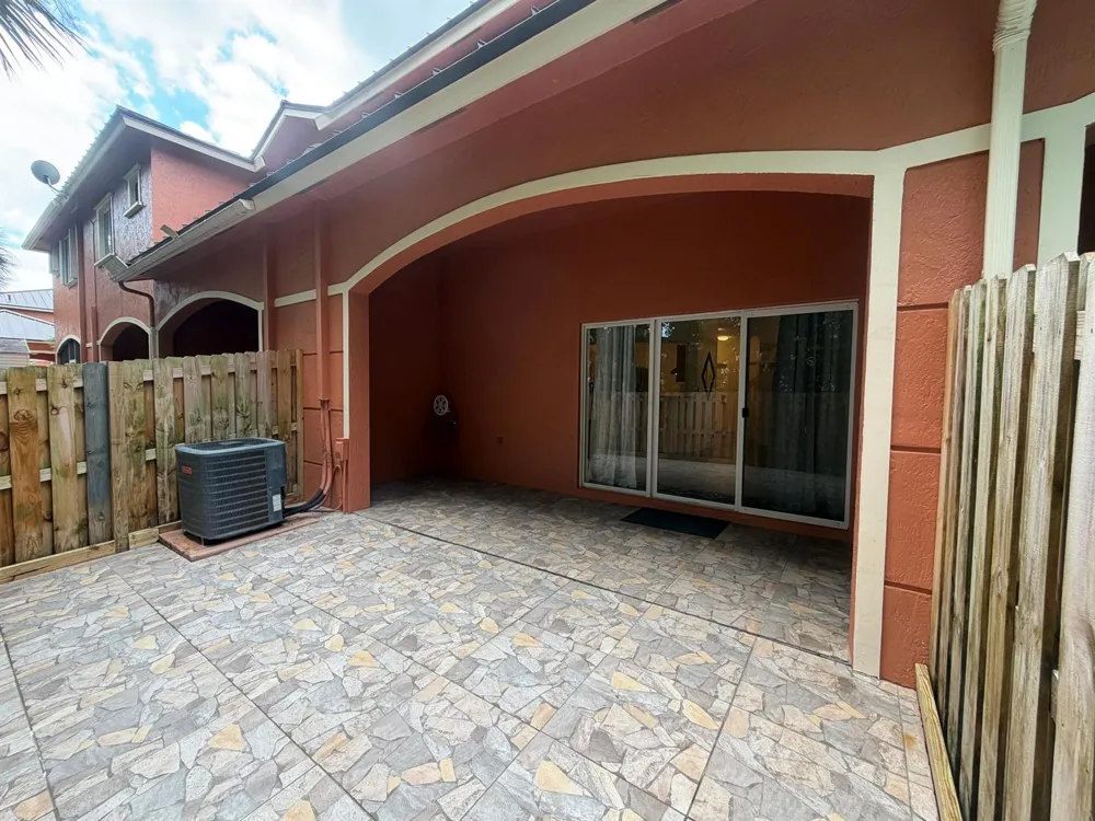 1107 NW 100th Avenue Pembroke Pines, FL 33024