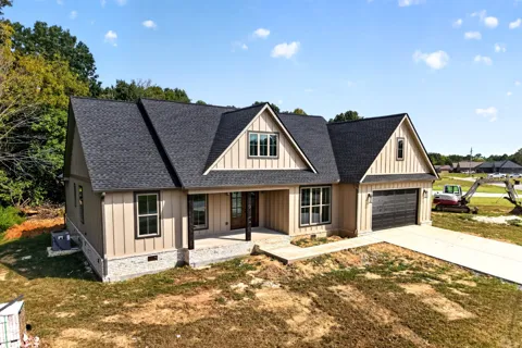182 Red Oak Ln