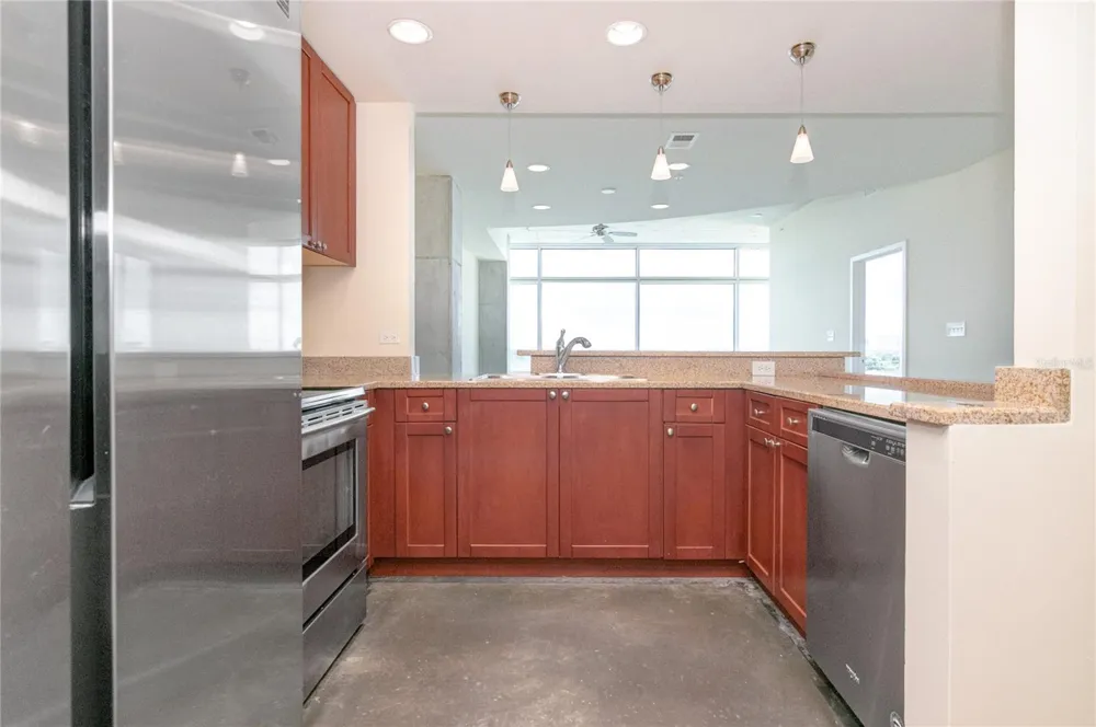 525 E JACKSON STREET #704 Orlando, FL 32801