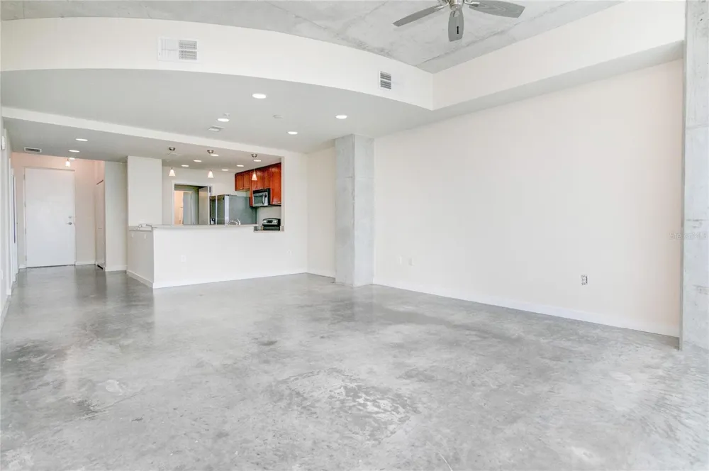 525 E JACKSON STREET #704 Orlando, FL 32801
