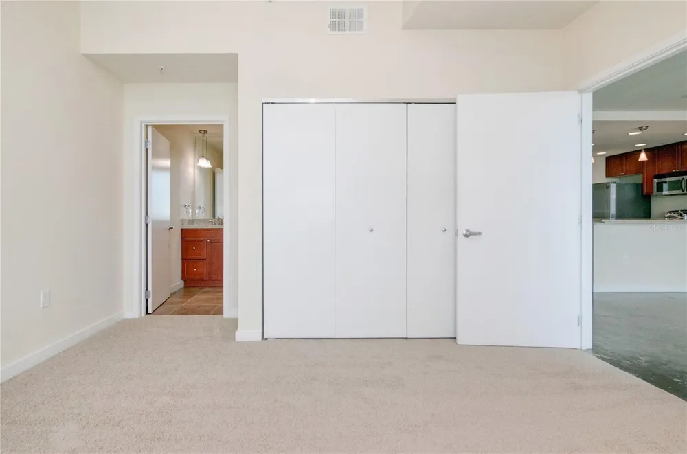 525 E JACKSON STREET #704 Orlando, FL 32801