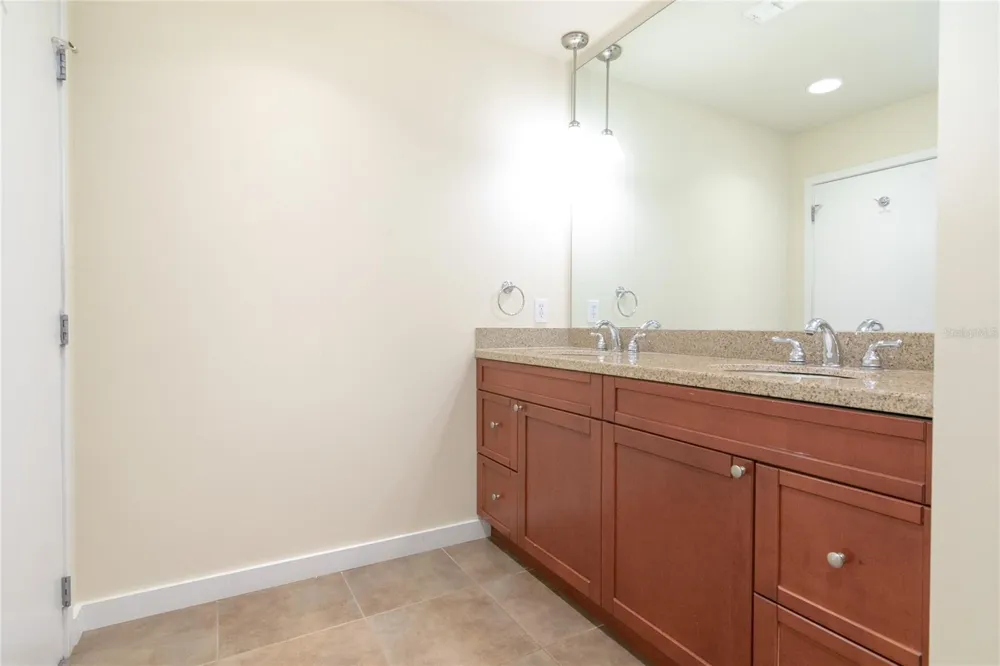 525 E JACKSON STREET #704 Orlando, FL 32801