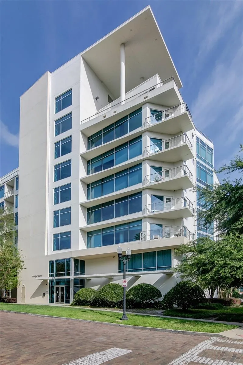 525 E JACKSON STREET #704 Orlando, FL 32801