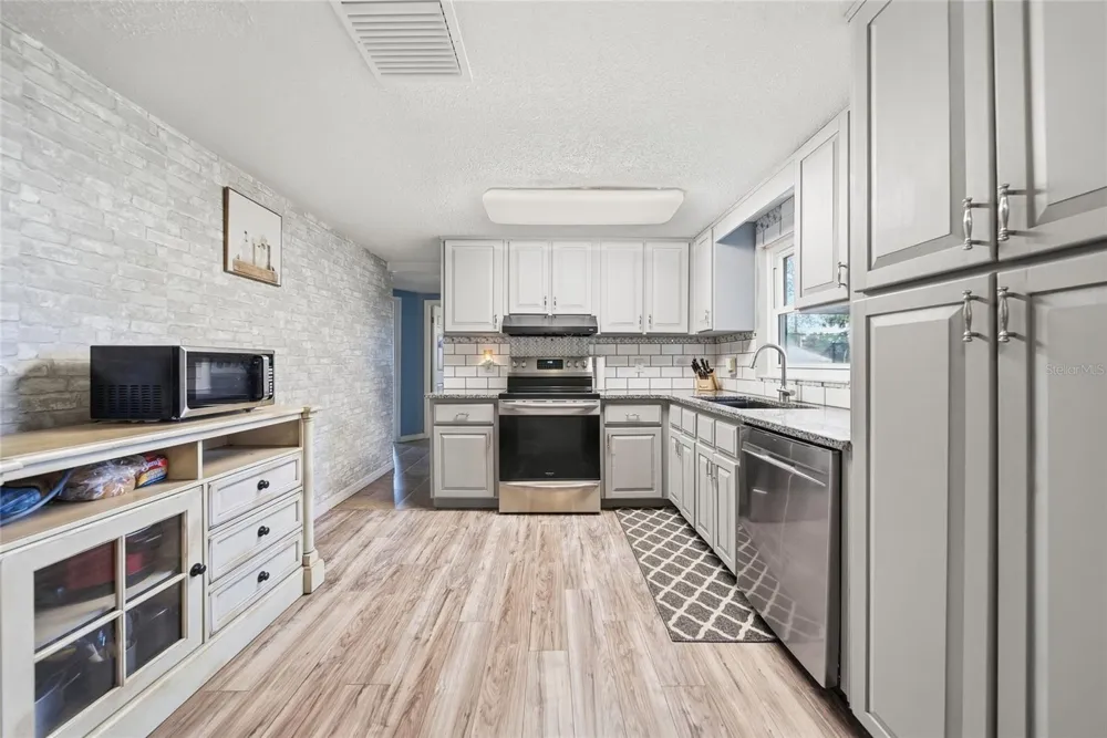 37421 LAYTON ROAD Dade City, FL 33525