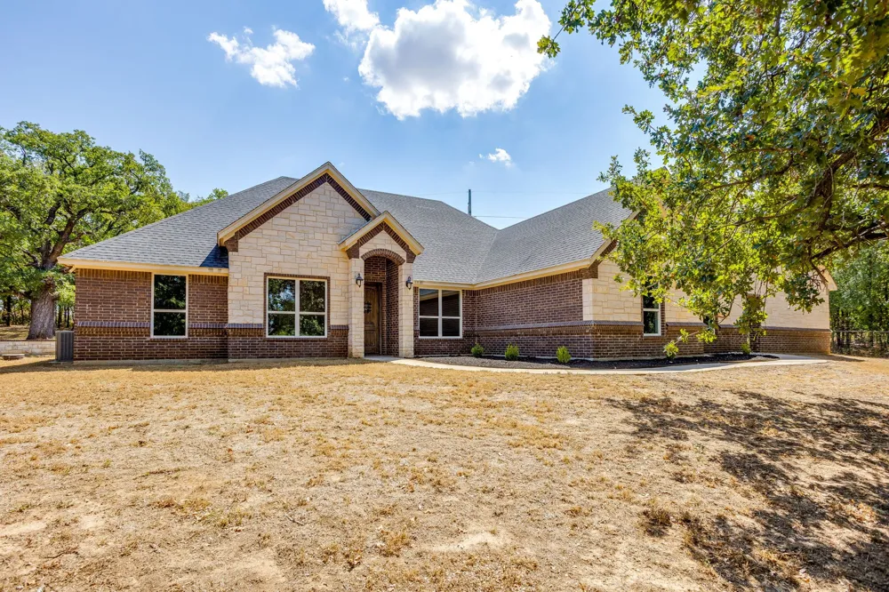 Address Not Shown Springtown, TX 76082