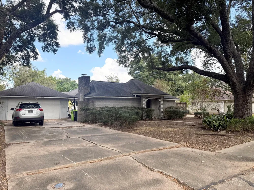 606 Fairway Drive Richmond, TX 77469