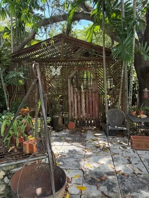 41 SW 5TH STREET Dania Beach, FL 33004