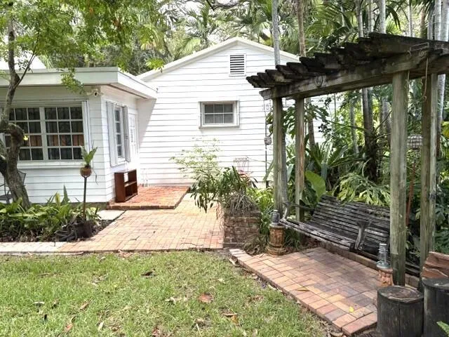41 SW 5TH STREET Dania Beach, FL 33004