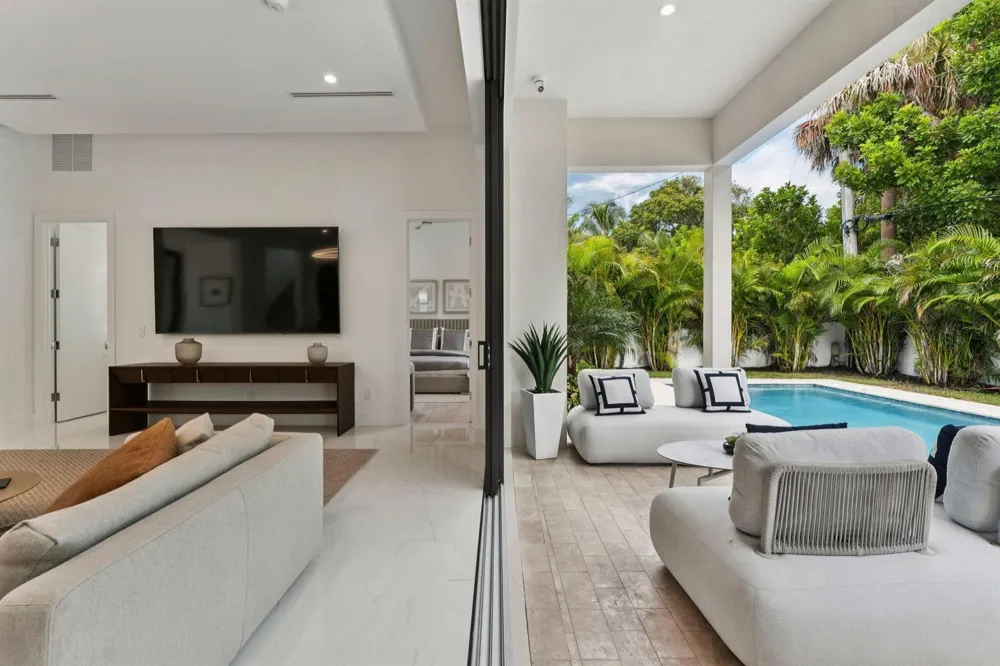 289 NW 11th Street Boca Raton, FL 33432