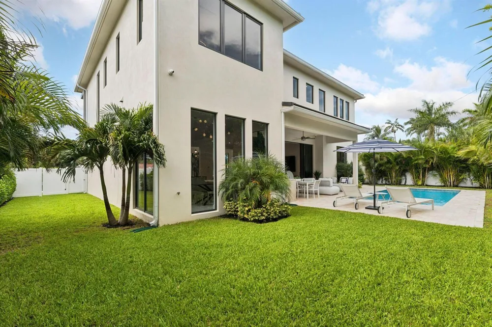 289 NW 11th Street Boca Raton, FL 33432