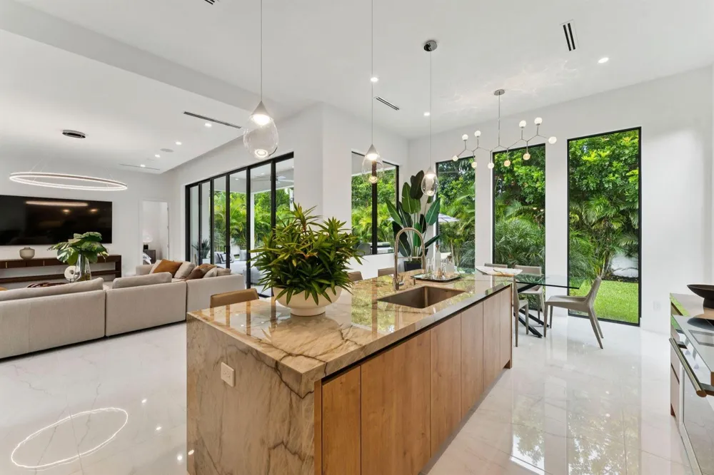 289 NW 11th Street Boca Raton, FL 33432