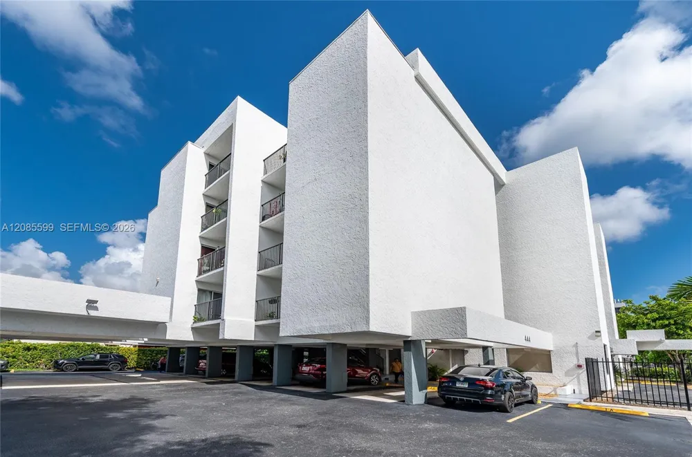 444 SW 27th Ave #32 Miami, FL 33135