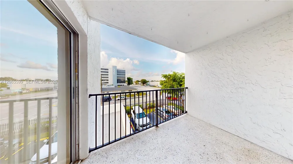 444 SW 27th Ave #32 Miami, FL 33135