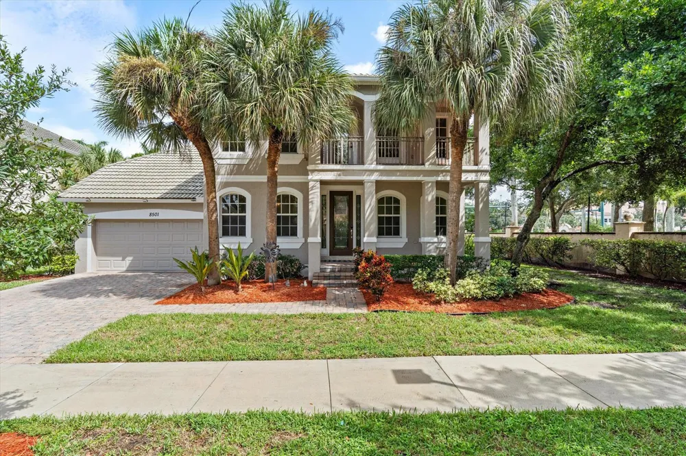 8501 PORTOBELLO LANE Palm Beach Gardens, FL 33418