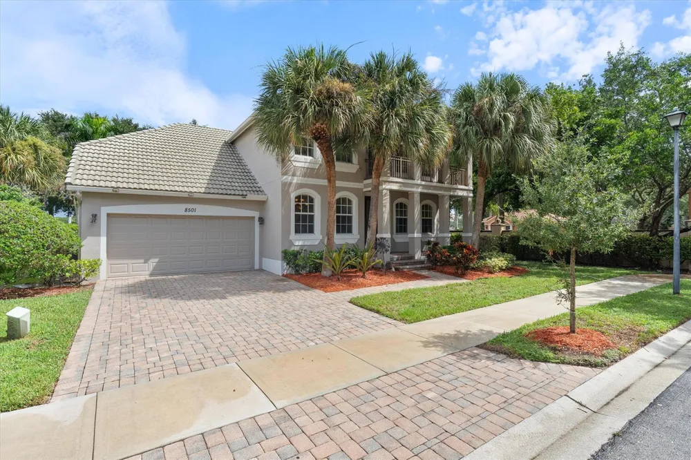 8501 PORTOBELLO LANE Palm Beach Gardens, FL 33418