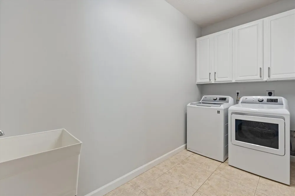 8501 PORTOBELLO LANE Palm Beach Gardens, FL 33418