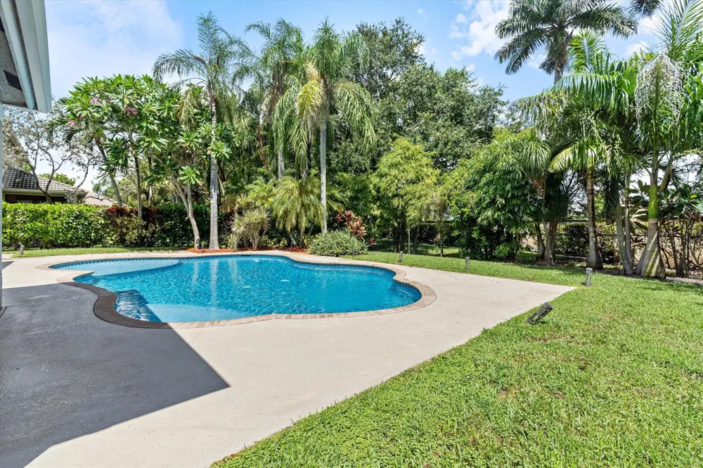 8501 PORTOBELLO LANE Palm Beach Gardens, FL 33418