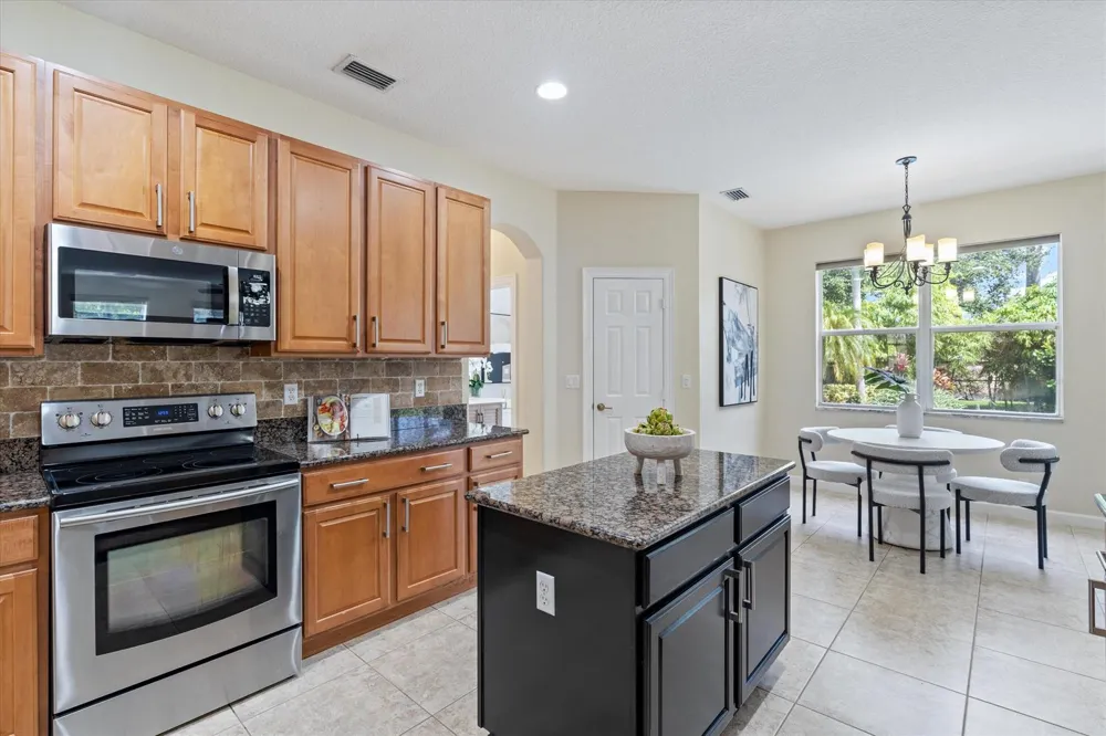 8501 PORTOBELLO LANE Palm Beach Gardens, FL 33418