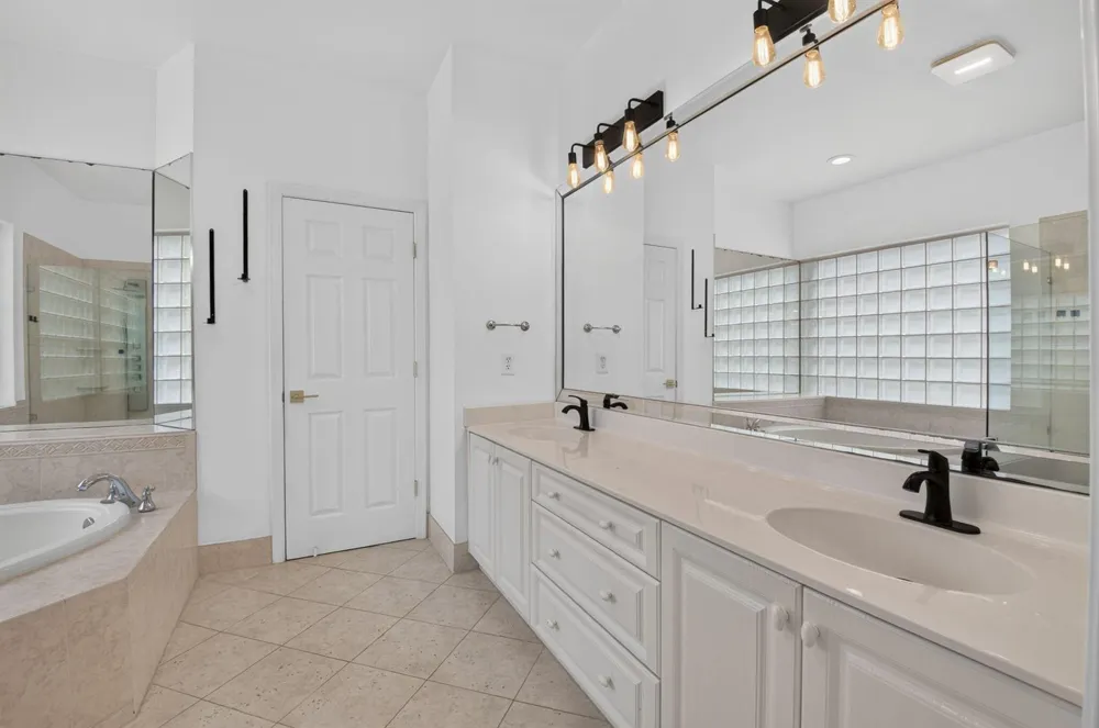 10894 OLD BRIDGEPORT LANE Boca Raton, FL 33498