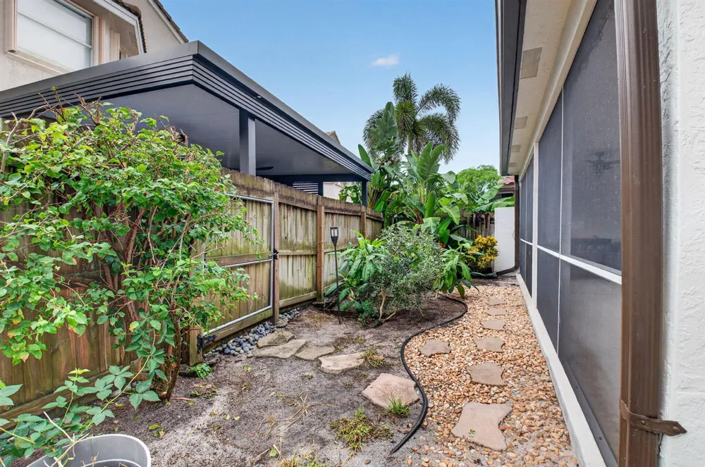 10894 OLD BRIDGEPORT LANE Boca Raton, FL 33498
