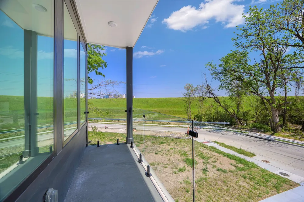 459 Hart Street Dallas, TX 75203