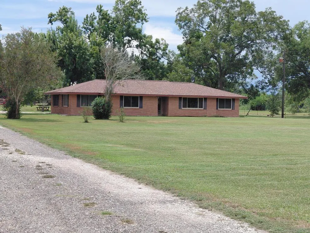 613 County Road 706 Angleton, TX 77515