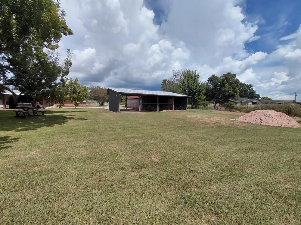 613 County Road 706 Angleton, TX 77515