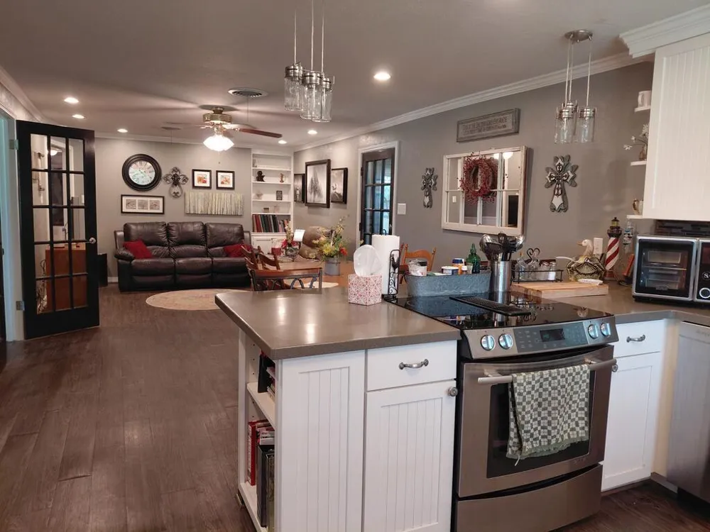613 County Road 706 Angleton, TX 77515