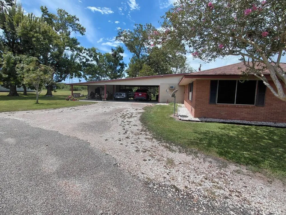 613 County Road 706 Angleton, TX 77515