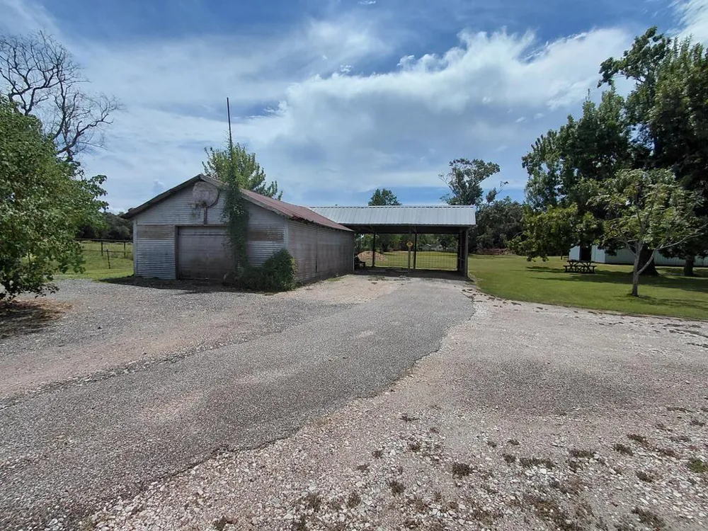 613 County Road 706 Angleton, TX 77515