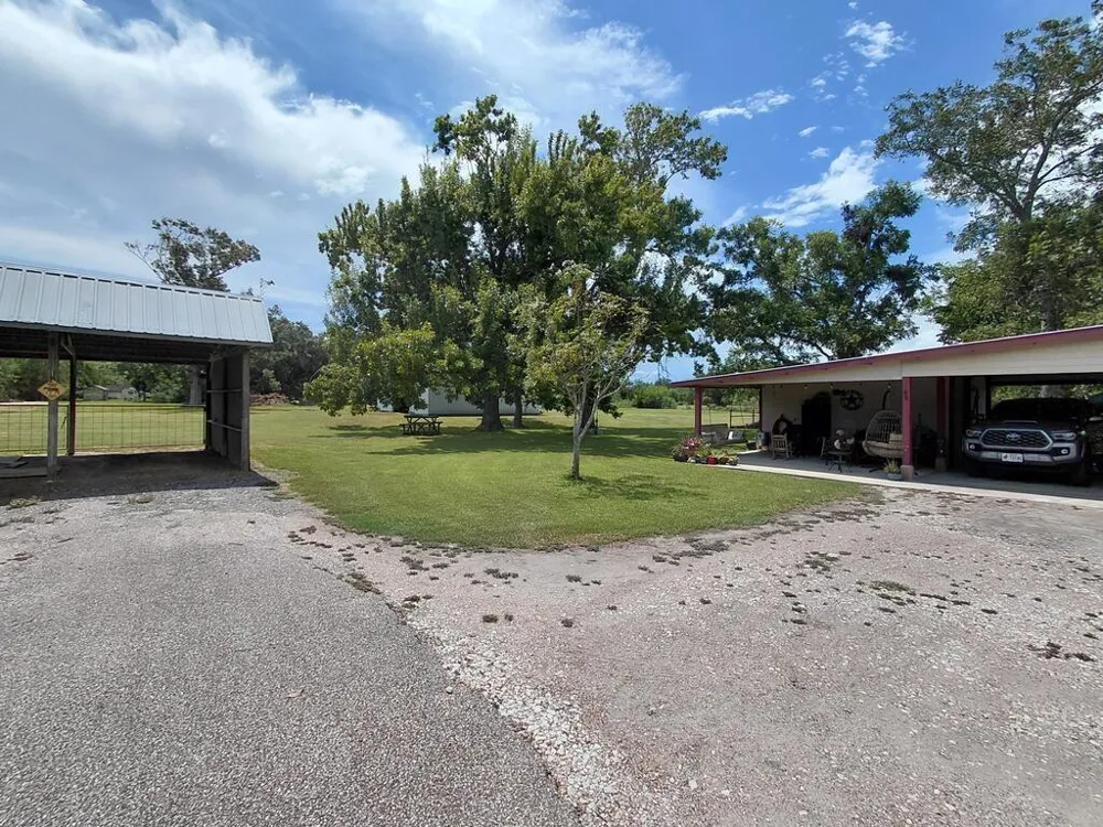 613 County Road 706 Angleton, TX 77515