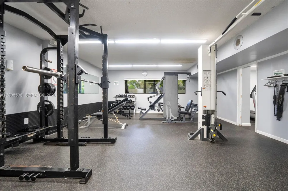 601 Ives Dairy Rd #105-8 Miami, FL 33179