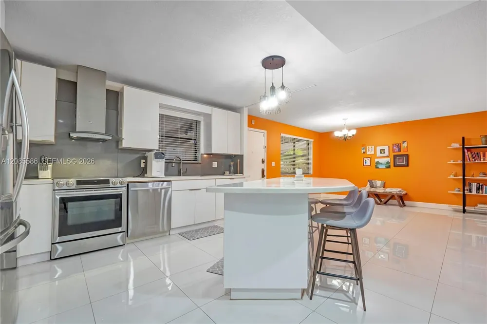 601 Ives Dairy Rd #105-8 Miami, FL 33179