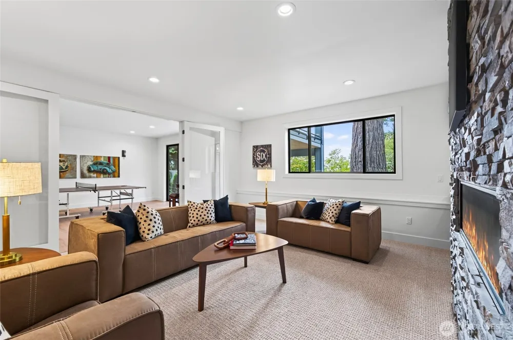 719 95th Avenue NE Bellevue, WA 98004