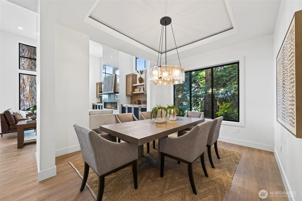 719 95th Avenue NE Bellevue, WA 98004