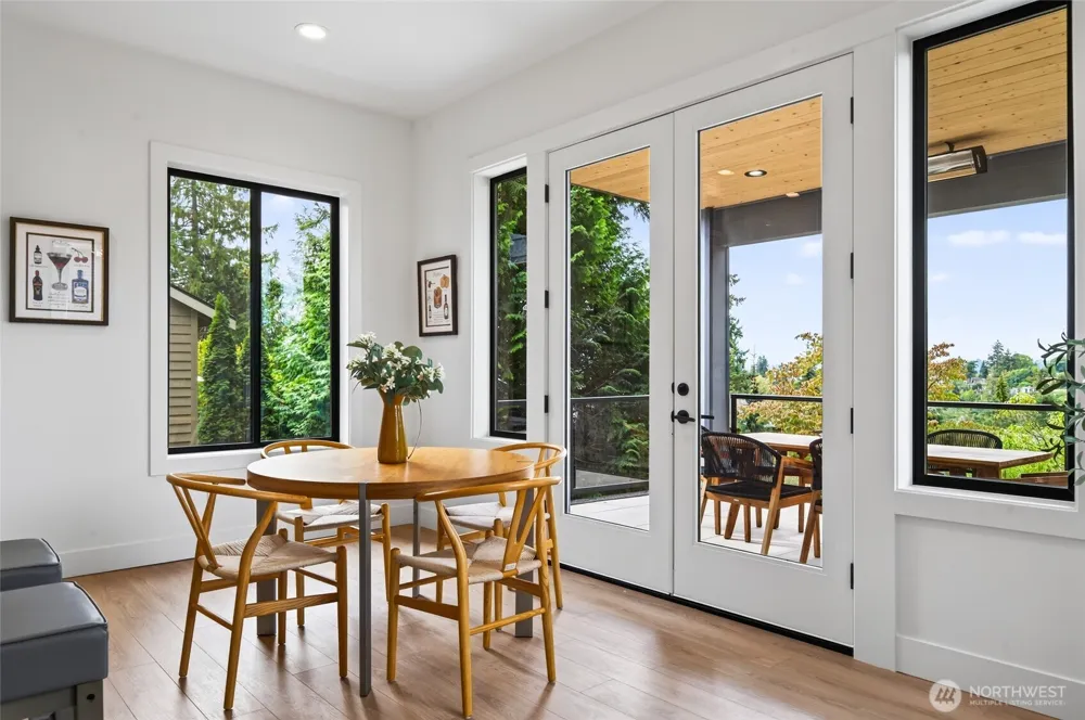 719 95th Avenue NE Bellevue, WA 98004