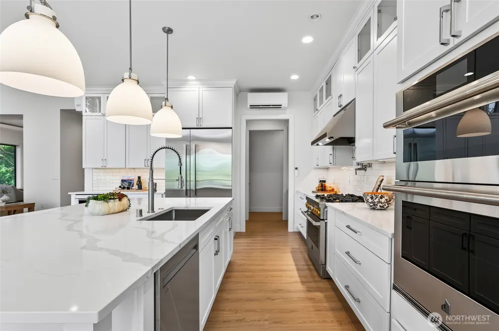 719 95th Avenue NE Bellevue, WA 98004
