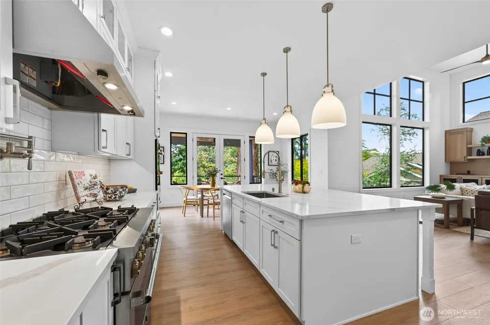 719 95th Avenue NE Bellevue, WA 98004