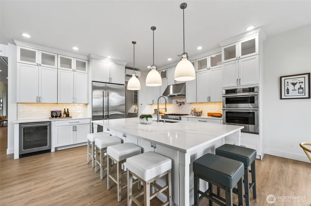 719 95th Avenue NE Bellevue, WA 98004
