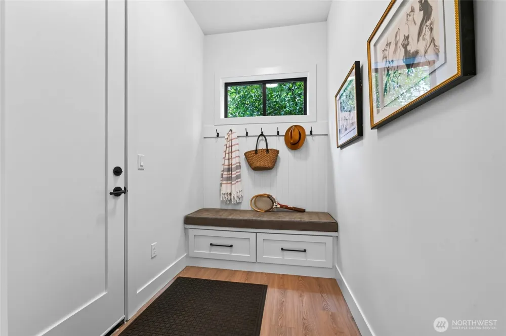 719 95th Avenue NE Bellevue, WA 98004