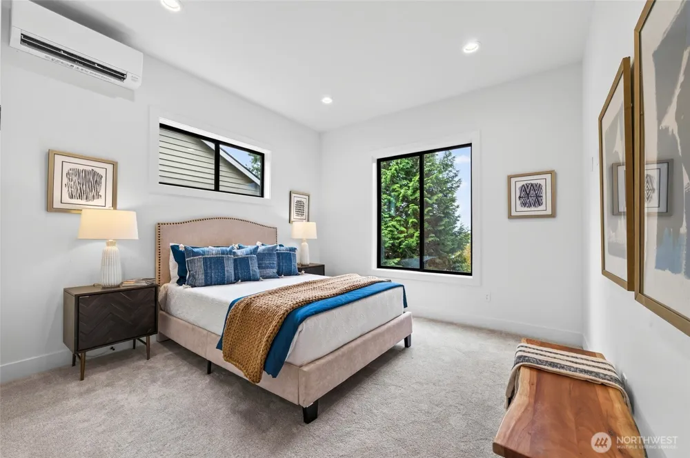 719 95th Avenue NE Bellevue, WA 98004