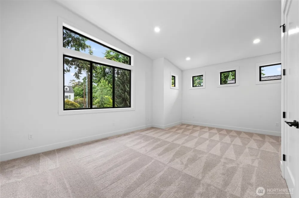 719 95th Avenue NE Bellevue, WA 98004