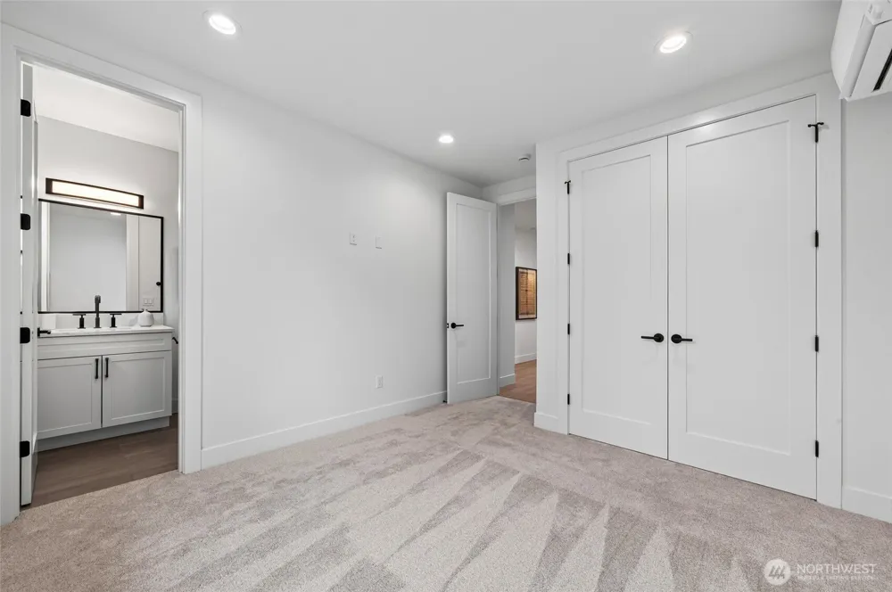 719 95th Avenue NE Bellevue, WA 98004