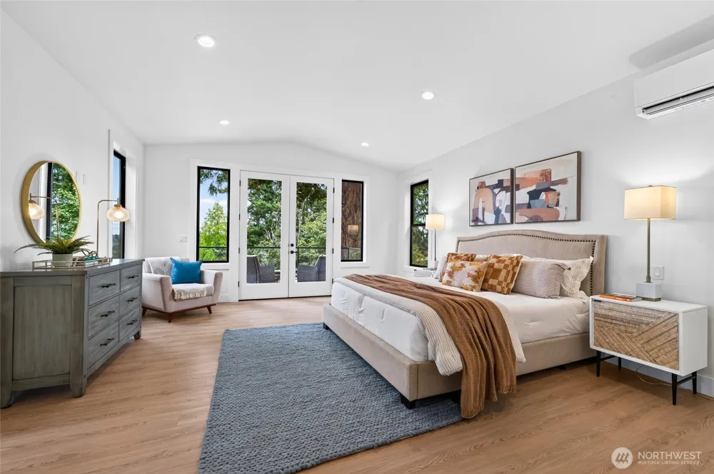 719 95th Avenue NE Bellevue, WA 98004
