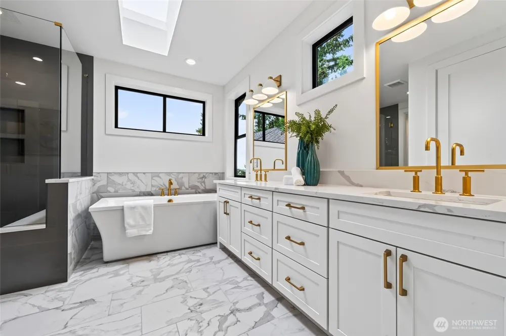 719 95th Avenue NE Bellevue, WA 98004
