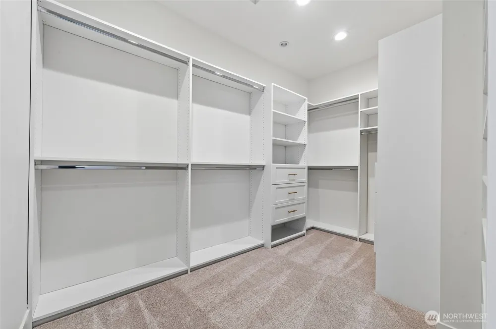 719 95th Avenue NE Bellevue, WA 98004